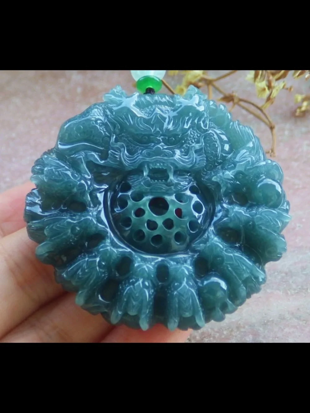 Exquisite carved certificate jadeite jade dragon head pendant green circle